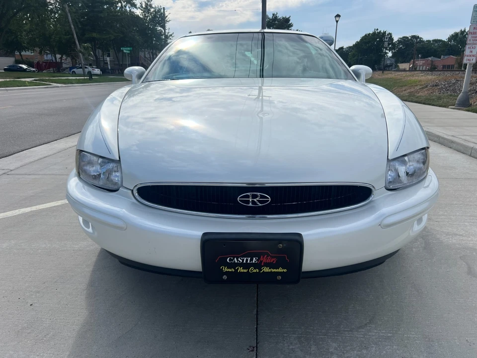 1998 Buick Riviera 8th Gen - Image 2 of 30