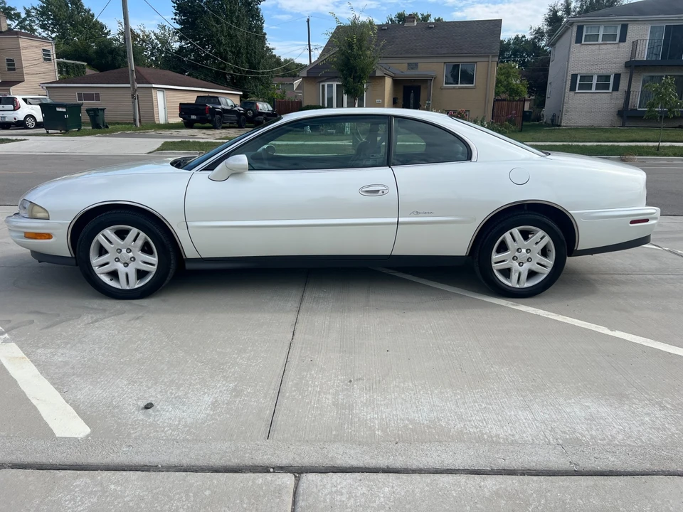 1998 Buick Riviera 8th Gen - Image 4 of 30