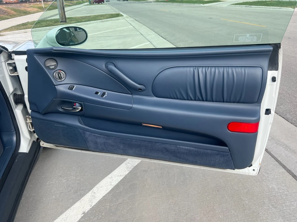 1998 Buick Riviera 8th Gen - Image 26 of 30