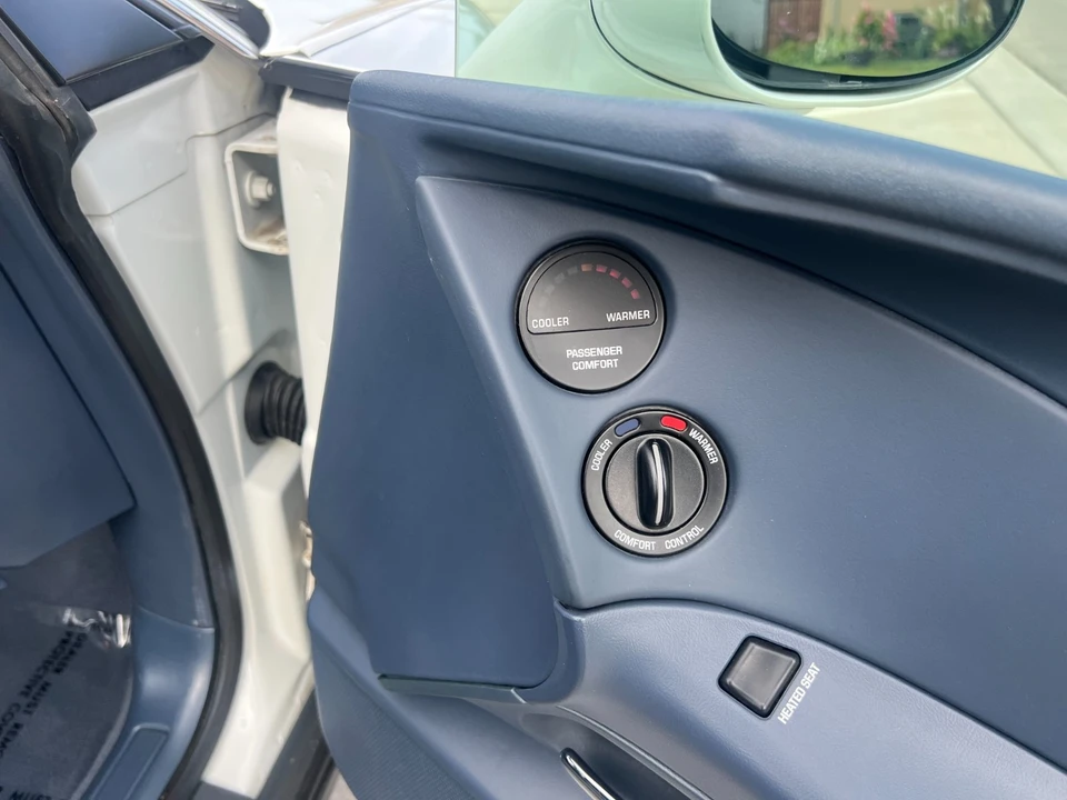 1998 Buick Riviera 8th Gen - Image 27 of 30