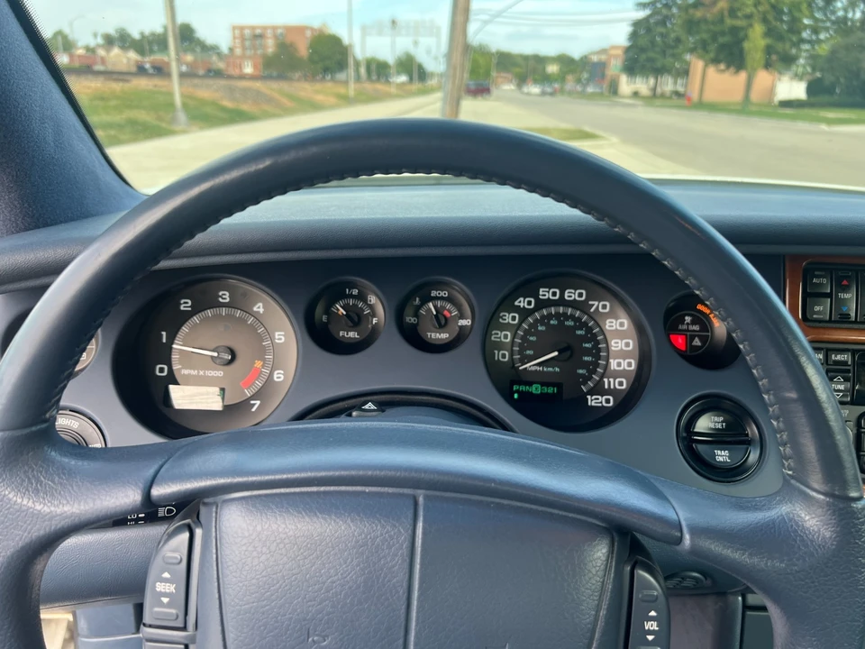 1998 Buick Riviera 8th Gen - Image 15 of 30