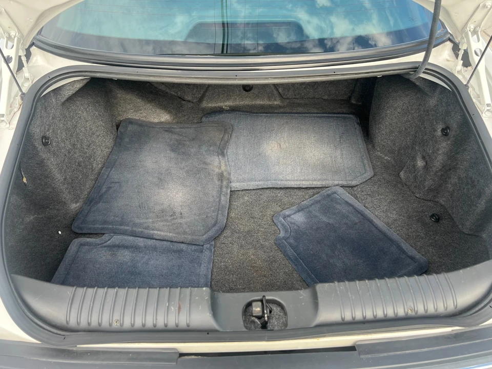 1998 Buick Riviera 8th Gen - Image 22 of 30