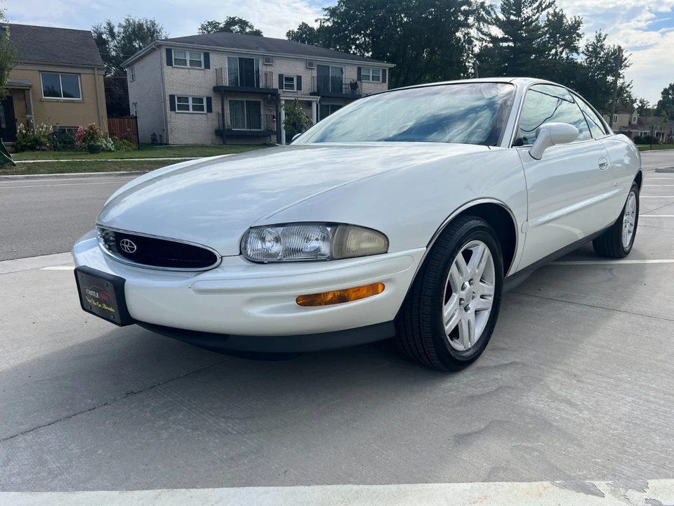 1998 Buick Riviera 8th Gen - Image 3 of 30