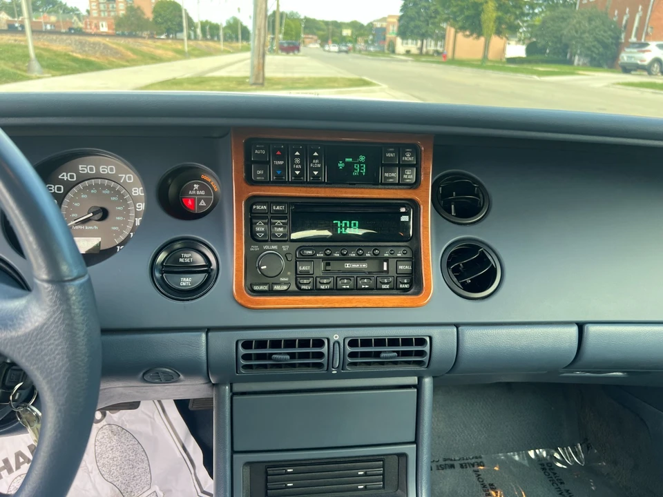 1998 Buick Riviera 8th Gen - Image 18 of 30