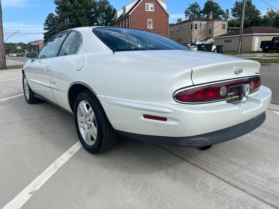 1998 Buick Riviera 8th Gen - Image 5 of 30