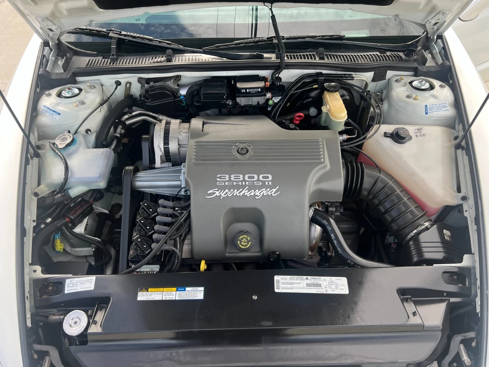 1998 Buick Riviera 8th Gen - Image 29 of 30