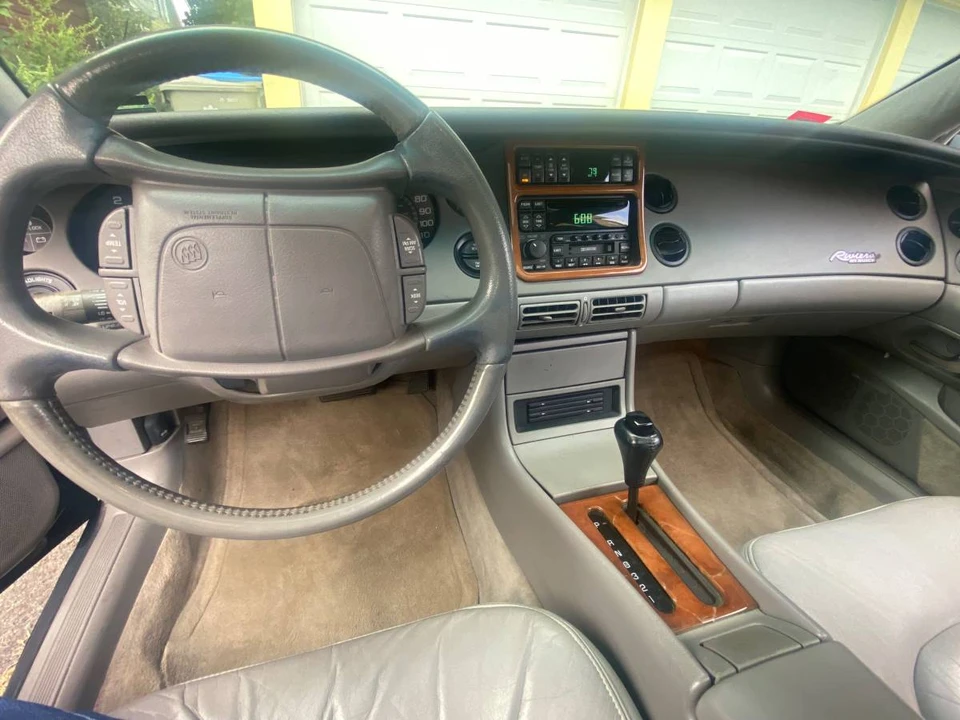 1998 Buick Riviera 8th Gen - Image 4 of 6