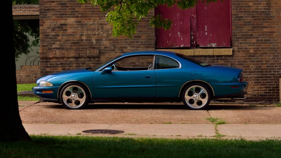 1998 Buick Riviera 8th Gen - Image 2 of 12