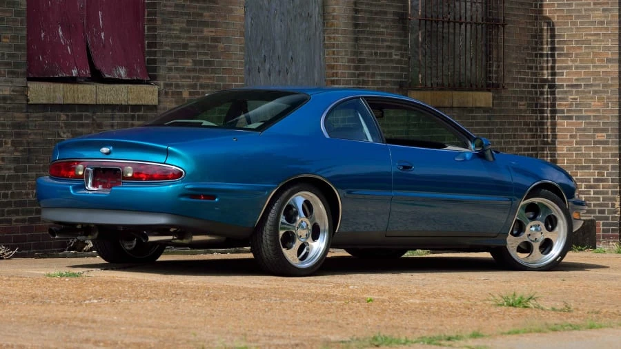 1998 Buick Riviera 8th Gen - Image 11 of 12
