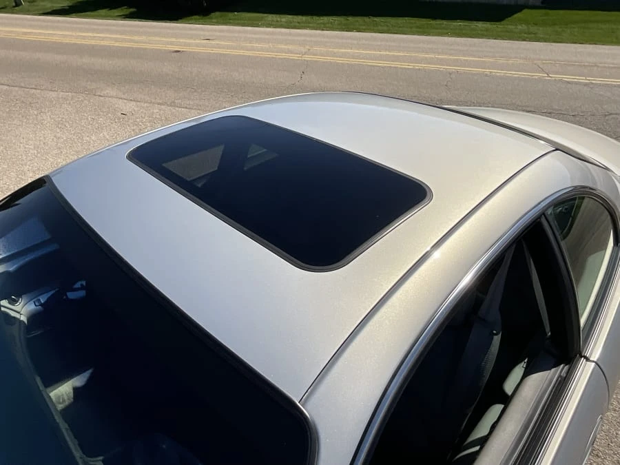 1998 Buick Riviera 8th Gen - Image 4 of 14