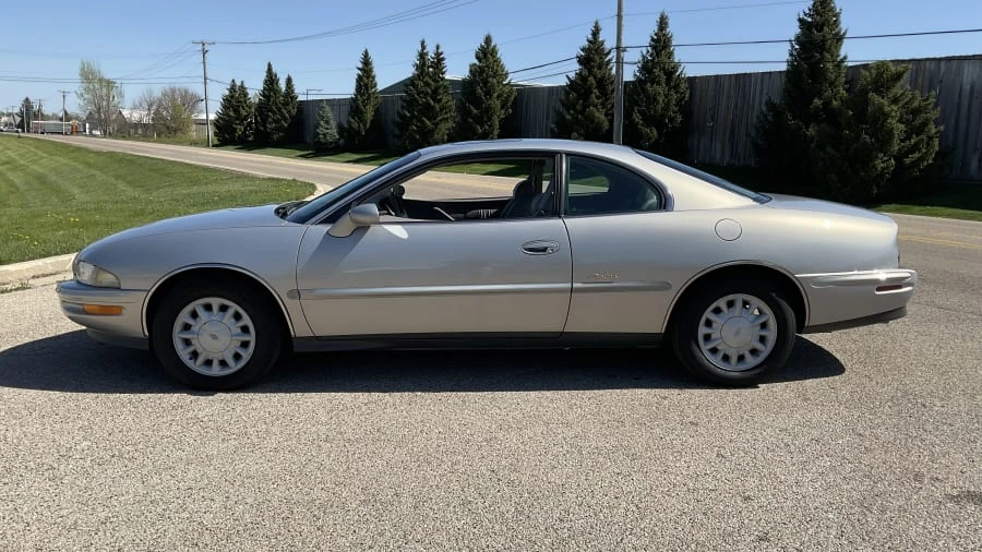 1998 Buick Riviera 8th Gen - Image 2 of 14