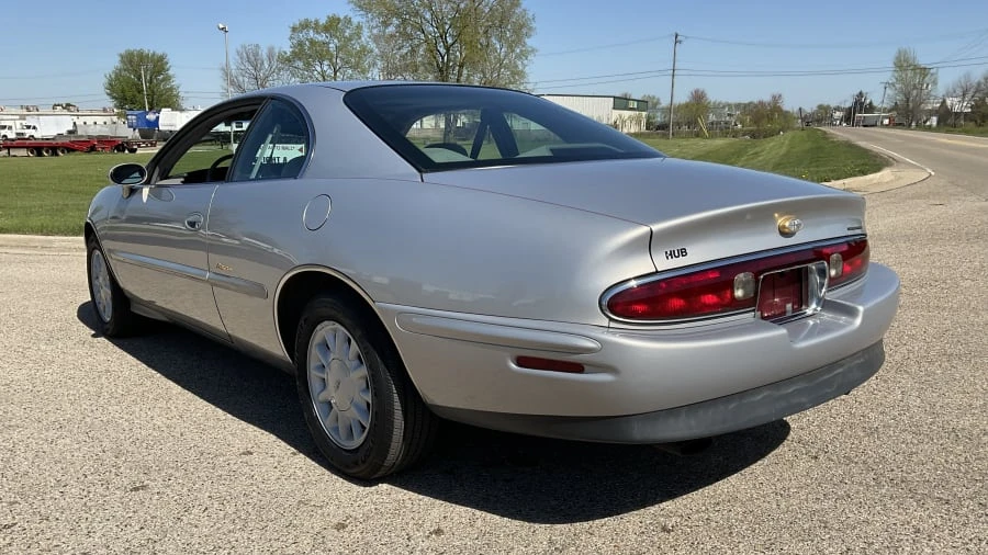 1998 Buick Riviera 8th Gen - Image 3 of 14