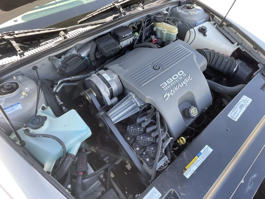 1998 Buick Riviera 8th Gen - Image 13 of 14