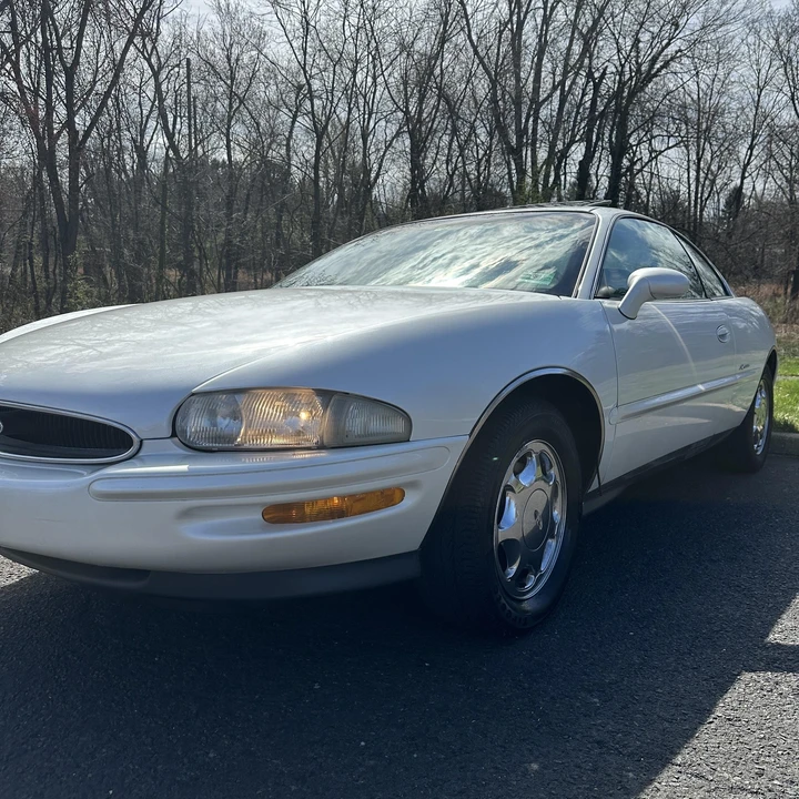 1998 Buick Riviera 8th Gen - Image 10 of 12