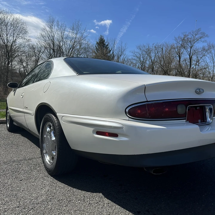1998 Buick Riviera 8th Gen - Image 6 of 12