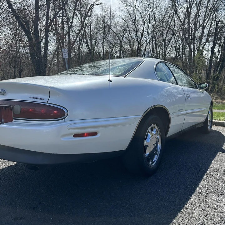 1998 Buick Riviera 8th Gen - Image 4 of 12