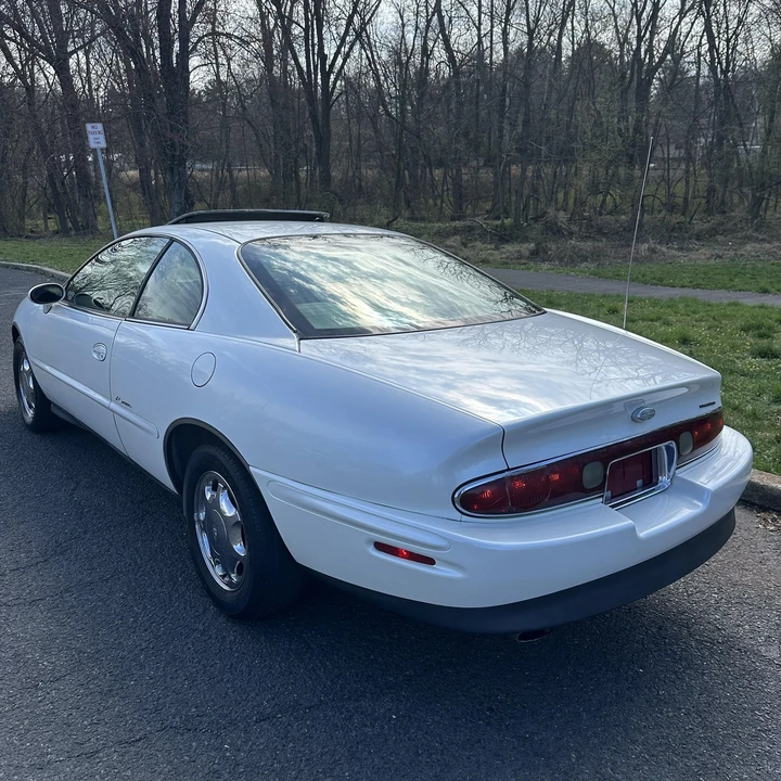 1998 Buick Riviera 8th Gen - Image 7 of 12