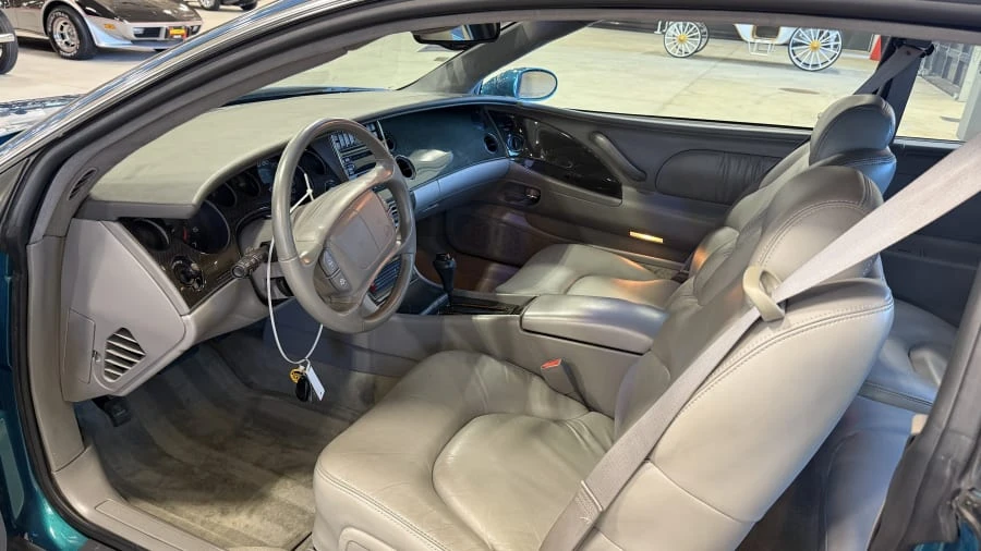 1998 Buick Riviera 8th Gen - Image 4 of 5