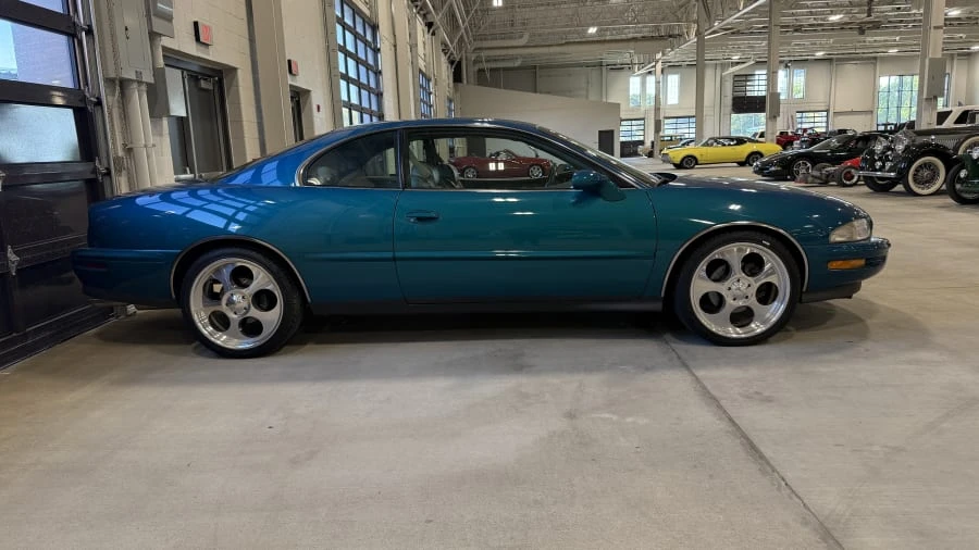 1998 Buick Riviera 8th Gen - Image 2 of 5