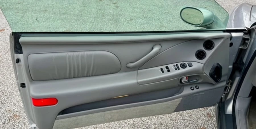 1998 Buick Riviera 8th Gen - Image 16 of 24