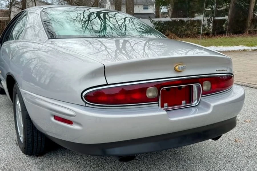 1998 Buick Riviera 8th Gen - Image 4 of 24