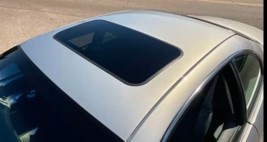 1998 Buick Riviera 8th Gen - Image 10 of 24