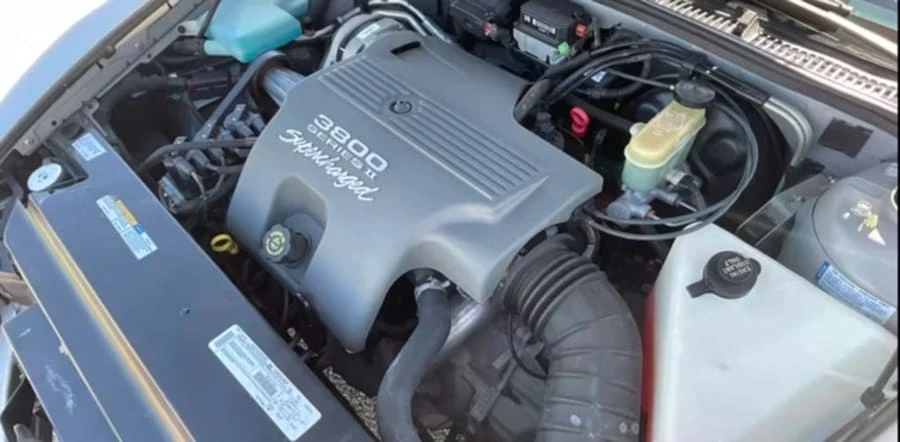 1998 Buick Riviera 8th Gen - Image 18 of 24