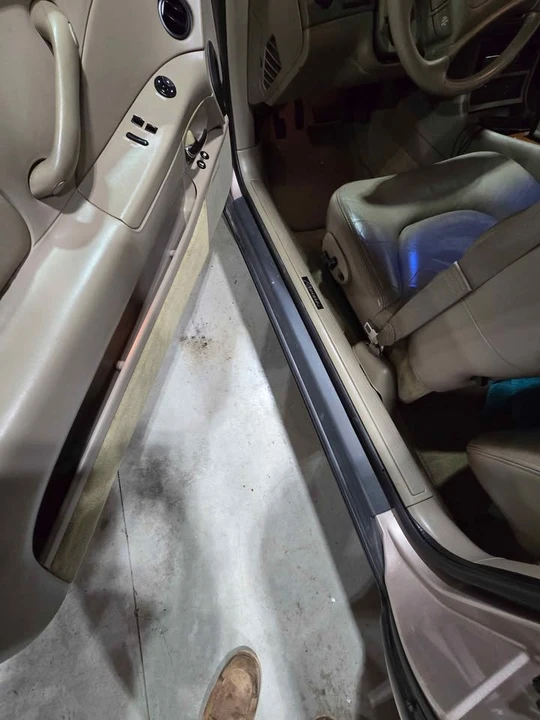 1998 Buick Riviera 8th Gen - Image 11 of 17