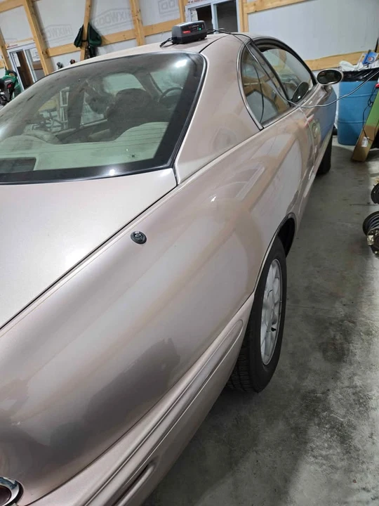 1998 Buick Riviera 8th Gen - Image 16 of 17