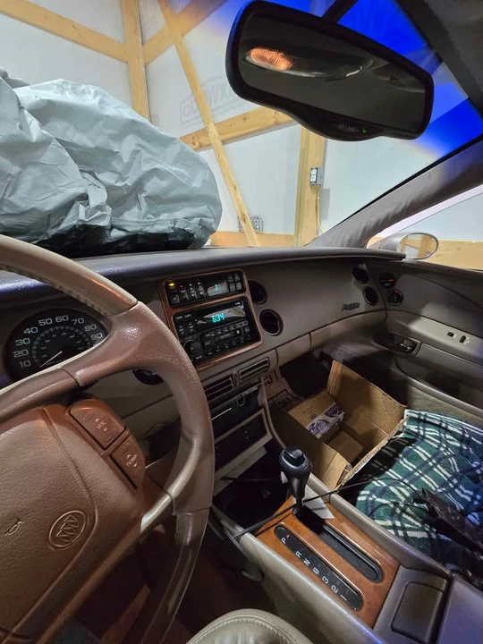 1998 Buick Riviera 8th Gen - Image 14 of 17