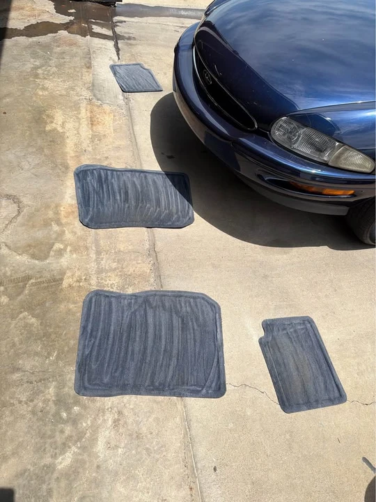 1998 Buick Riviera 8th Gen - Image 2 of 17