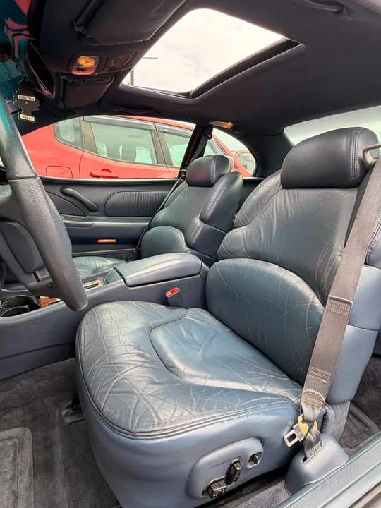 1998 Buick Riviera 8th Gen - Image 16 of 17