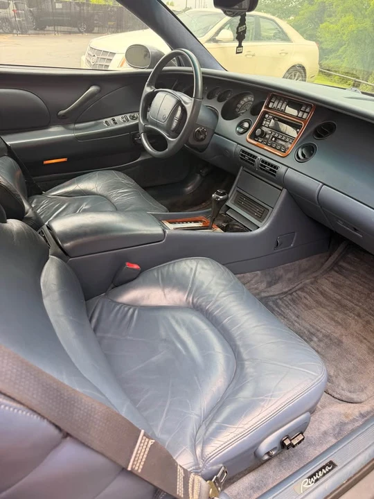 1998 Buick Riviera 8th Gen - Image 13 of 17