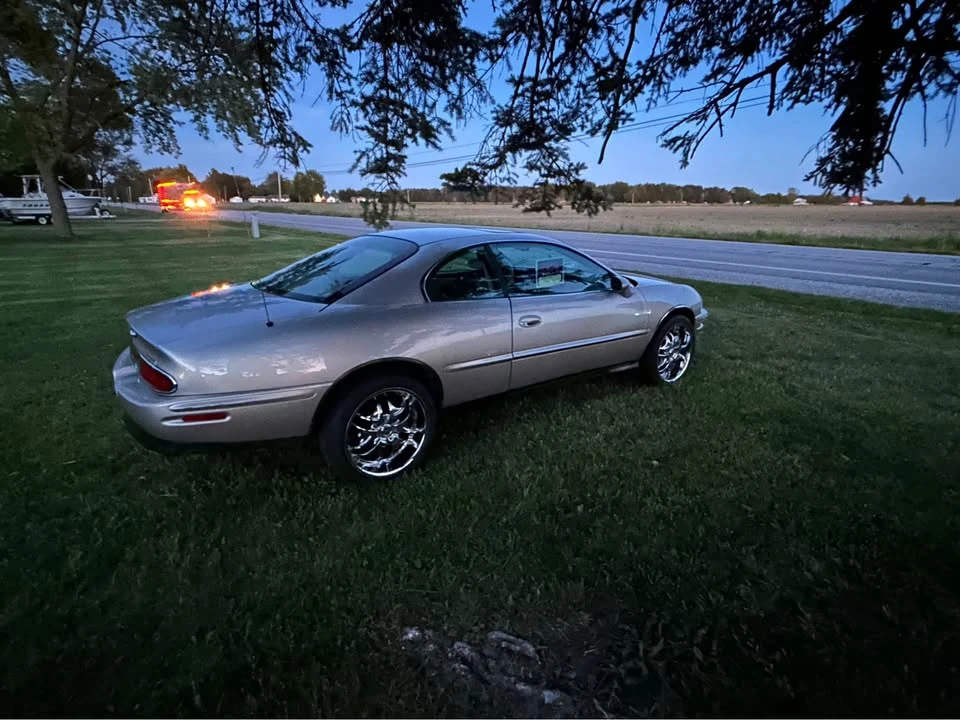 1998 Buick Riviera 8th Gen - Image 3 of 7