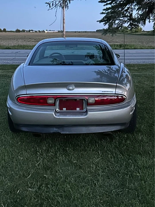 1998 Buick Riviera 8th Gen - Image 2 of 7