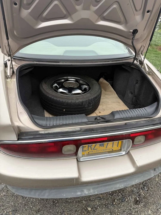 1998 Buick Riviera 8th Gen - Image 5 of 8