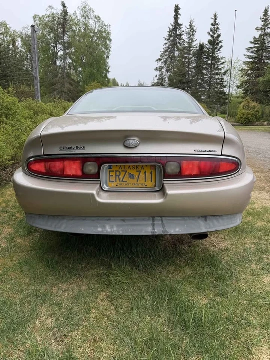 1998 Buick Riviera 8th Gen - Image 4 of 8
