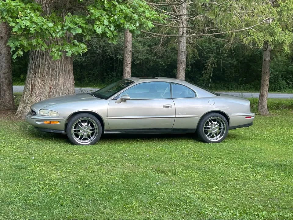 1998 Buick Riviera 8th Gen - Image 5 of 10