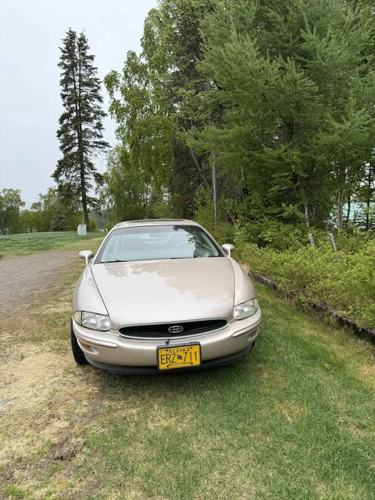 1998 Buick Riviera 8th Gen - Image 2 of 8