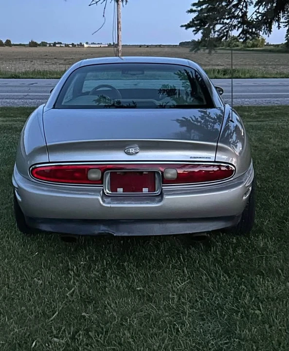 1998 Buick Riviera 8th Gen - Image 4 of 10