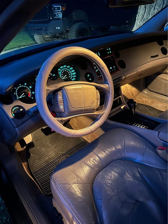 1998 Buick Riviera 8th Gen - Image 6 of 10