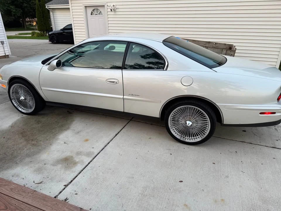 1998 Buick Riviera 8th Gen - Image 7 of 8