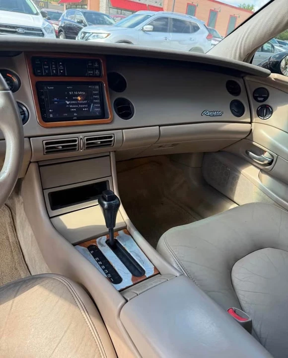 1998 Buick Riviera 8th Gen - Image 14 of 19