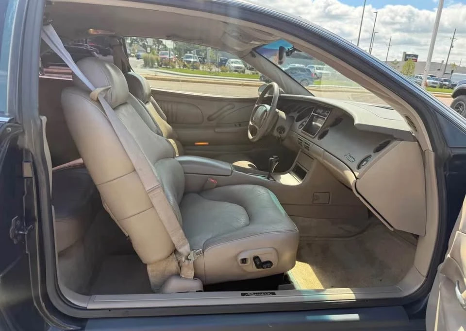 1998 Buick Riviera 8th Gen - Image 9 of 19