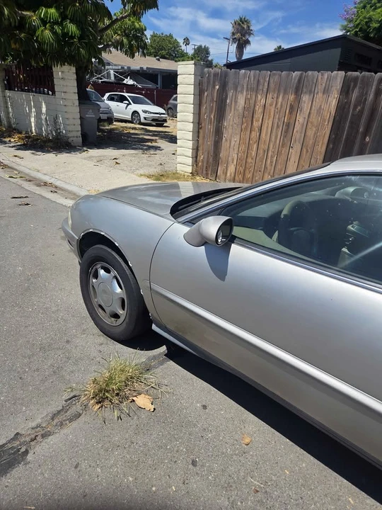 1998 Buick Riviera 8th Gen - Image 5 of 9