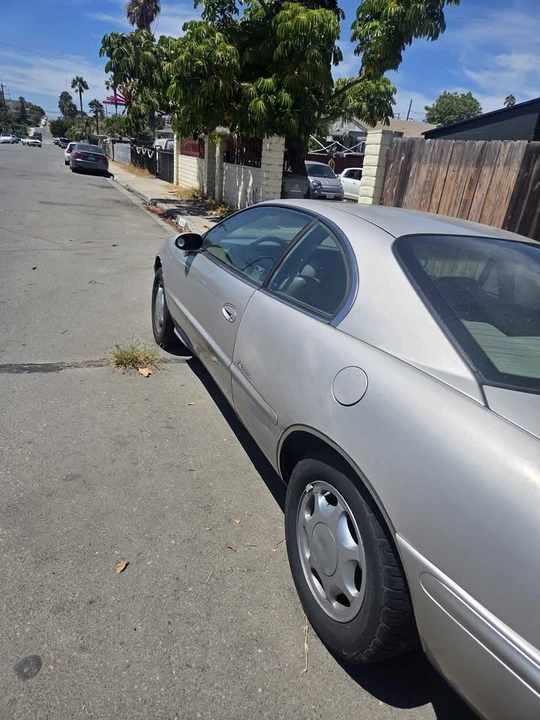 1998 Buick Riviera 8th Gen - Image 4 of 9