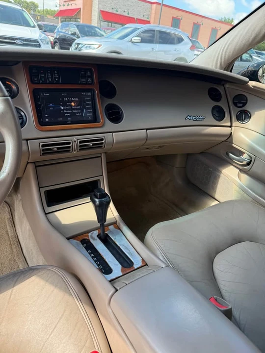 1998 Buick Riviera 8th Gen - Image 14 of 19