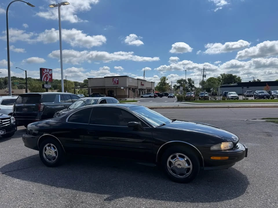 1998 Buick Riviera 8th Gen - Image 7 of 19