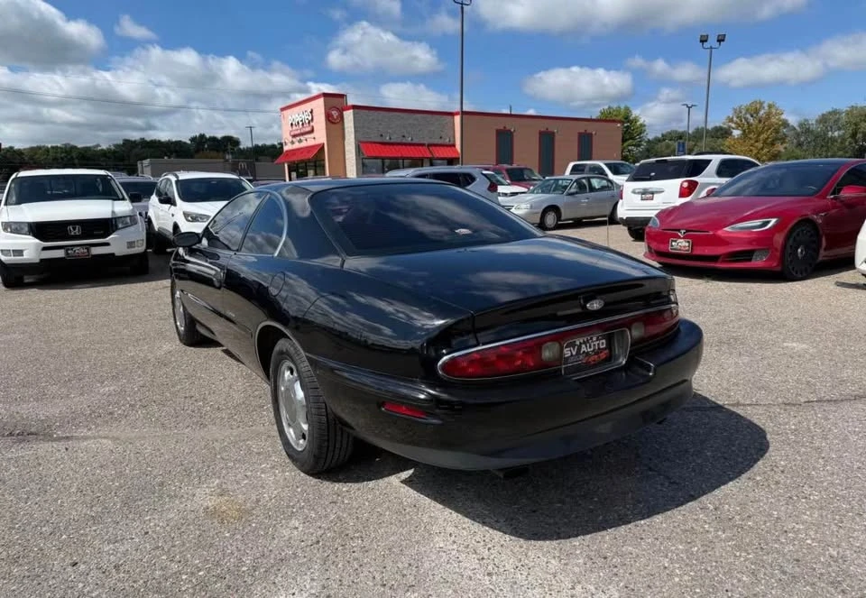 1998 Buick Riviera 8th Gen - Image 4 of 19