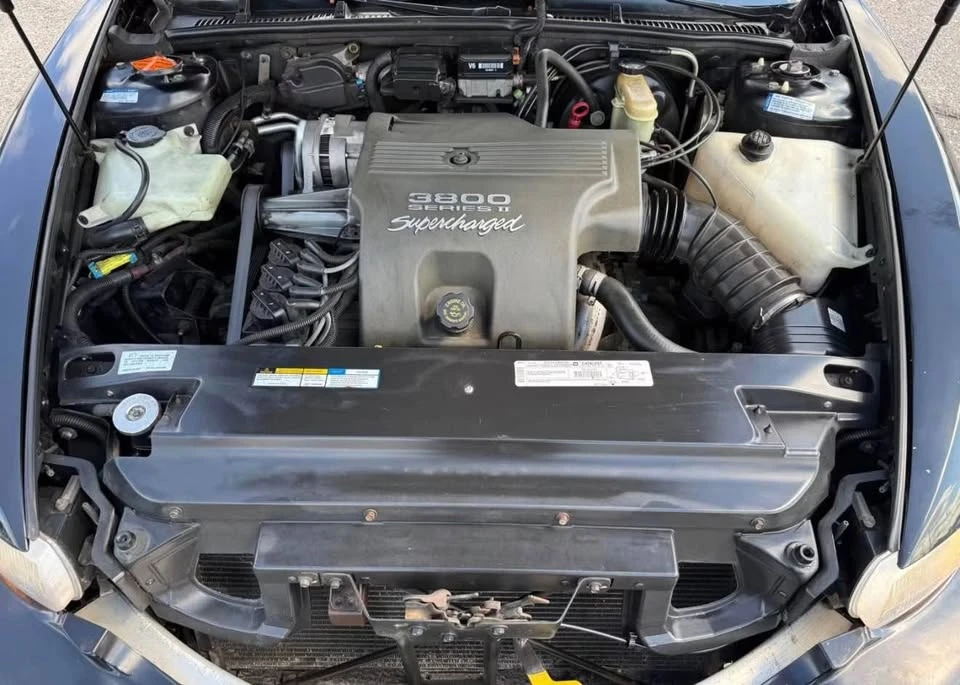 1998 Buick Riviera 8th Gen - Image 17 of 19